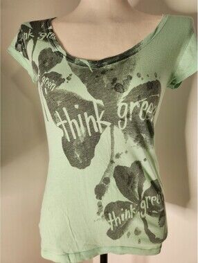 VTG Y2K Stranded Think Green Clover Graphic Women T-Shirt Sz S Preppy Academia
